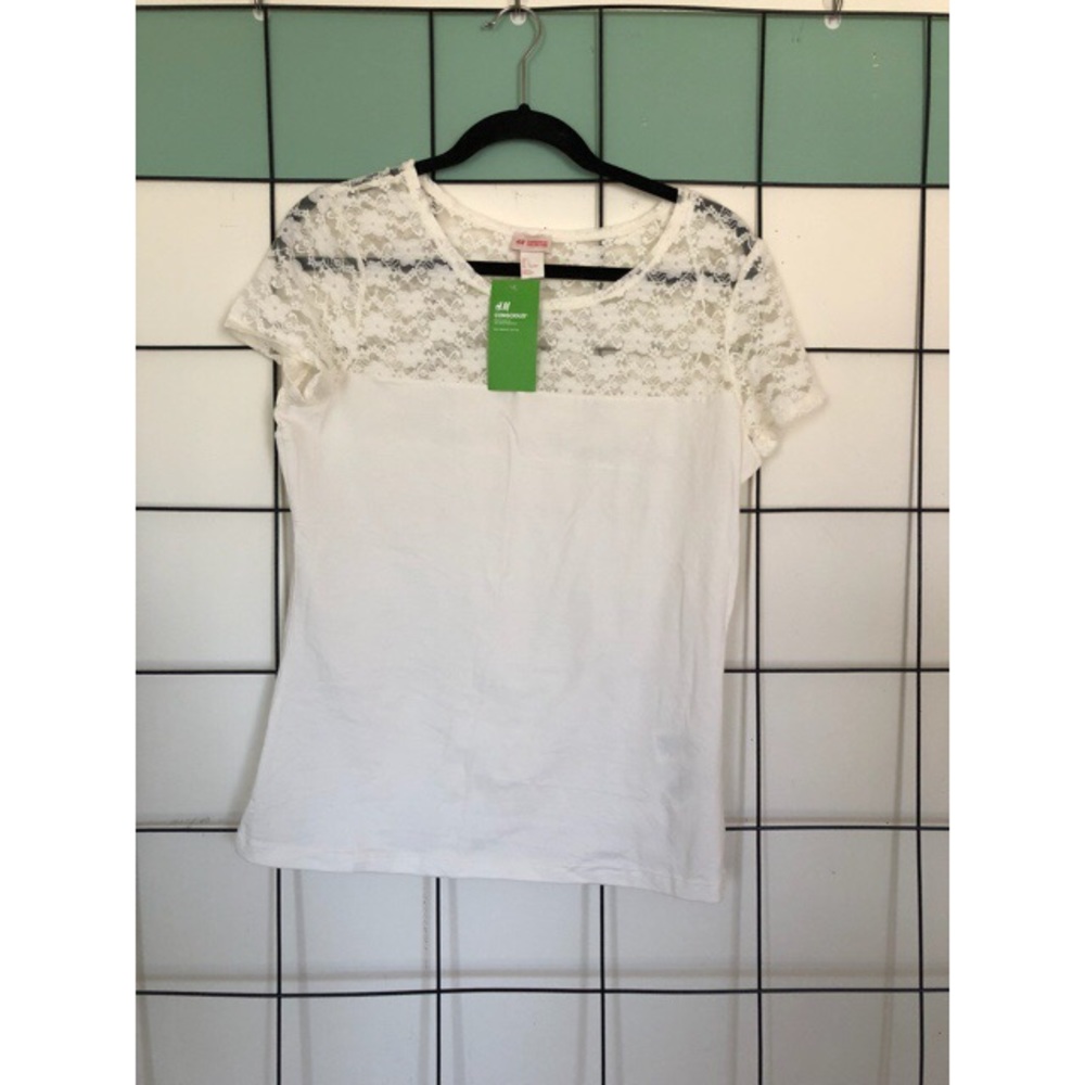 ✨BRAND NEW✨ <H&M> LACE WHITE TOP! SO PRETTY!